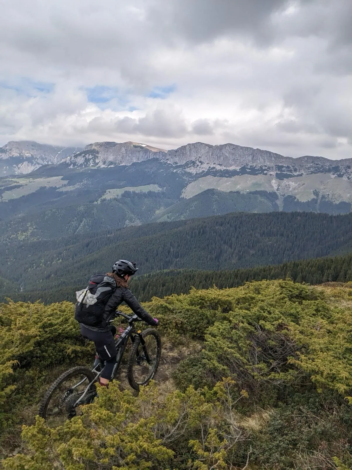 Suzi Hilbert on the trail, Transilvania Romania