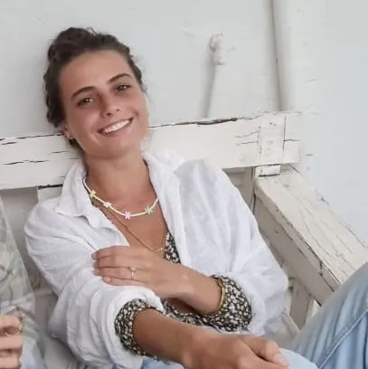 Bella, Slow Cyclist host