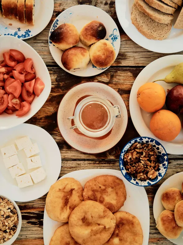 Breakfast-spread-at-Kahimis-Farm-Crete-for-Slow-Cyclists