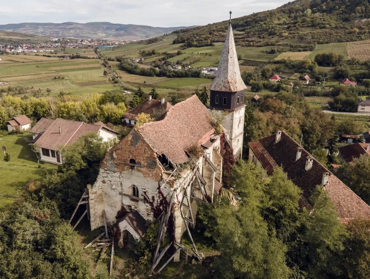Restoring the roof of Vermes Church in Transylvania