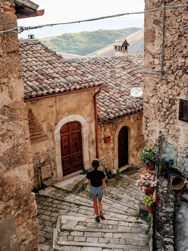 A Slow Cyclist wandering the stone cobbled streets of Santo Stefano di Sessanio