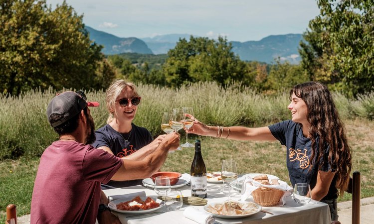 Slow cyclists enjoying picnic lunch and wine at Terrae Eremis, Abruzzo, Italy